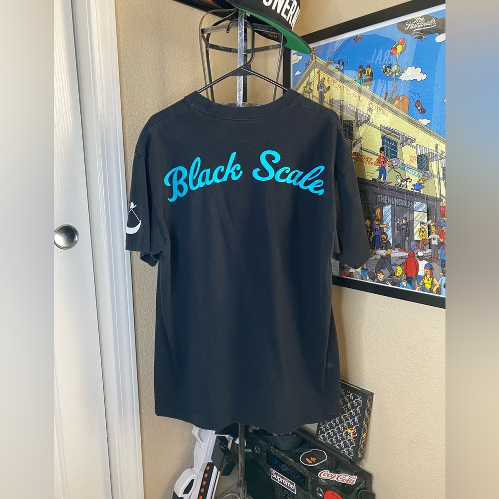 Black scale shirt L